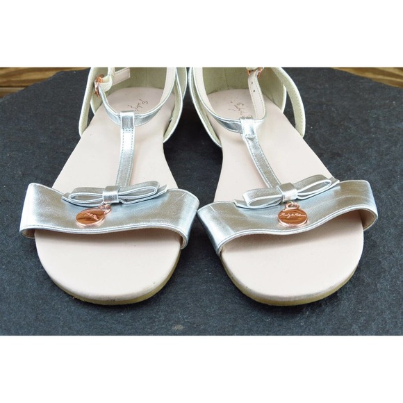 Ruby & Bloom Youth Girls Shoes Size 2.5 M Silver Gladiator Synthetic - Picture 2 of 7
